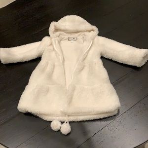 Girls winter faux coat size 6 great condition made by Widgeon